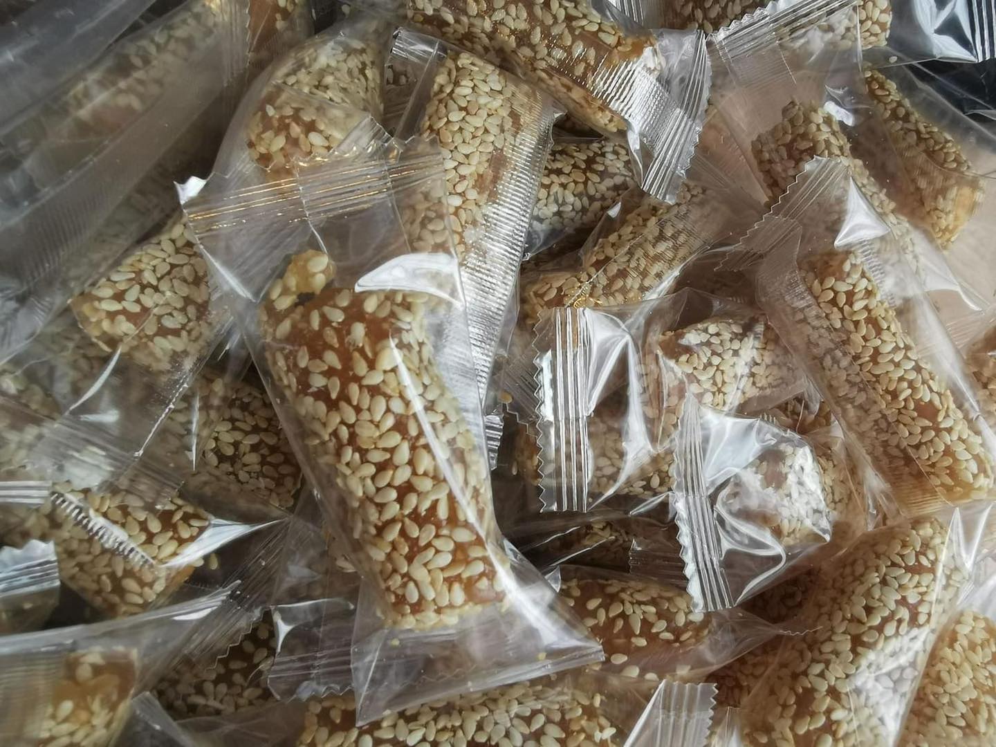 White sesame and peanut glutinous rice cake made in Hong Kong (one pound)